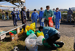 Cleanup activities and inspections along the Sagami River, adjacent to the Hiratsuka Plant