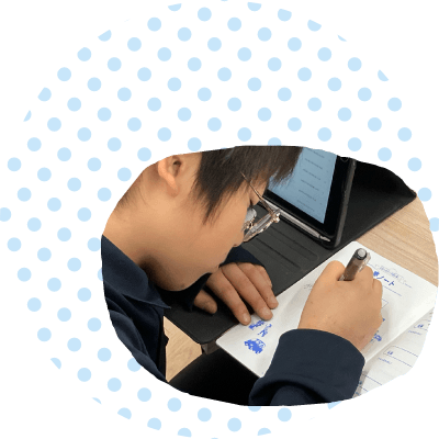 書くことを楽しむ子どもたち